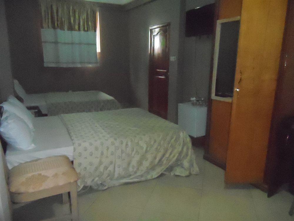 Yegoala Hotel Кумаси Екстериор снимка
